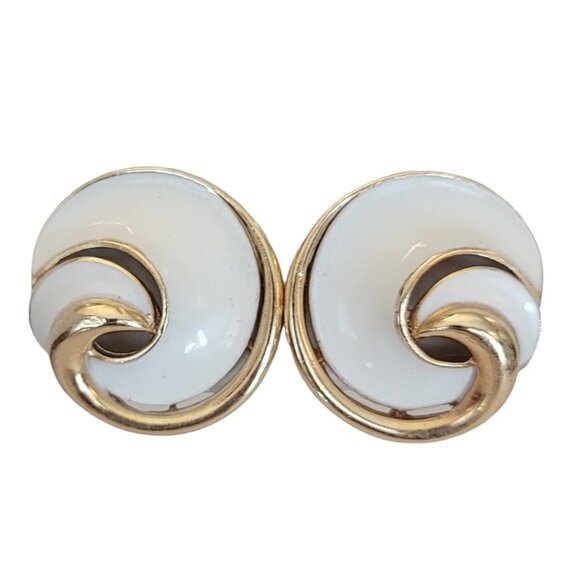 Trifari Crown Over T Gold Tone White Enamel Swirl Clip On Earrings, Signed K348 - Picture 2 of 9